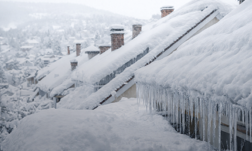 apsnigti stogai žiemą Lietuvoje Remeks